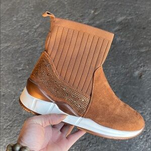 Stylish Tan Women's Ankle Boots